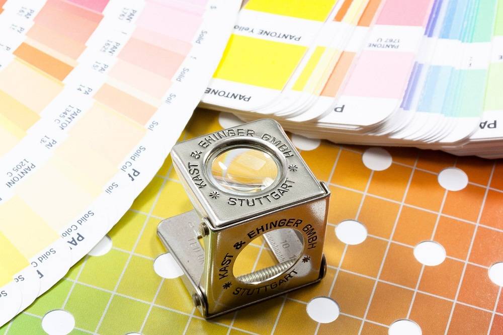 Multiple-colour-options-and-customization-for-print-designs Multiple-colour-options-and-customization-for-print-designs
